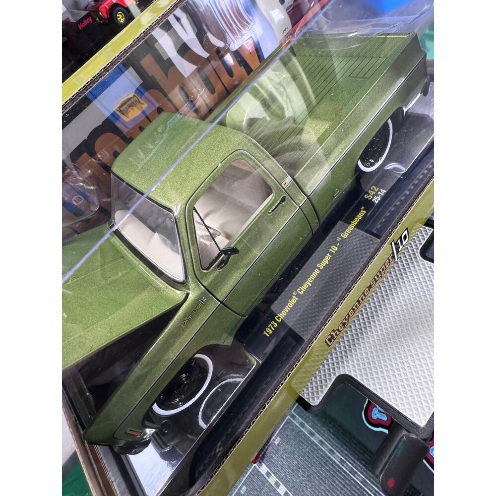 M2 Machines CHASE 1/24 Squarebody Syndicate 73 Chevy Cheyenne Super 10 greenbean - Picture 3 of 4